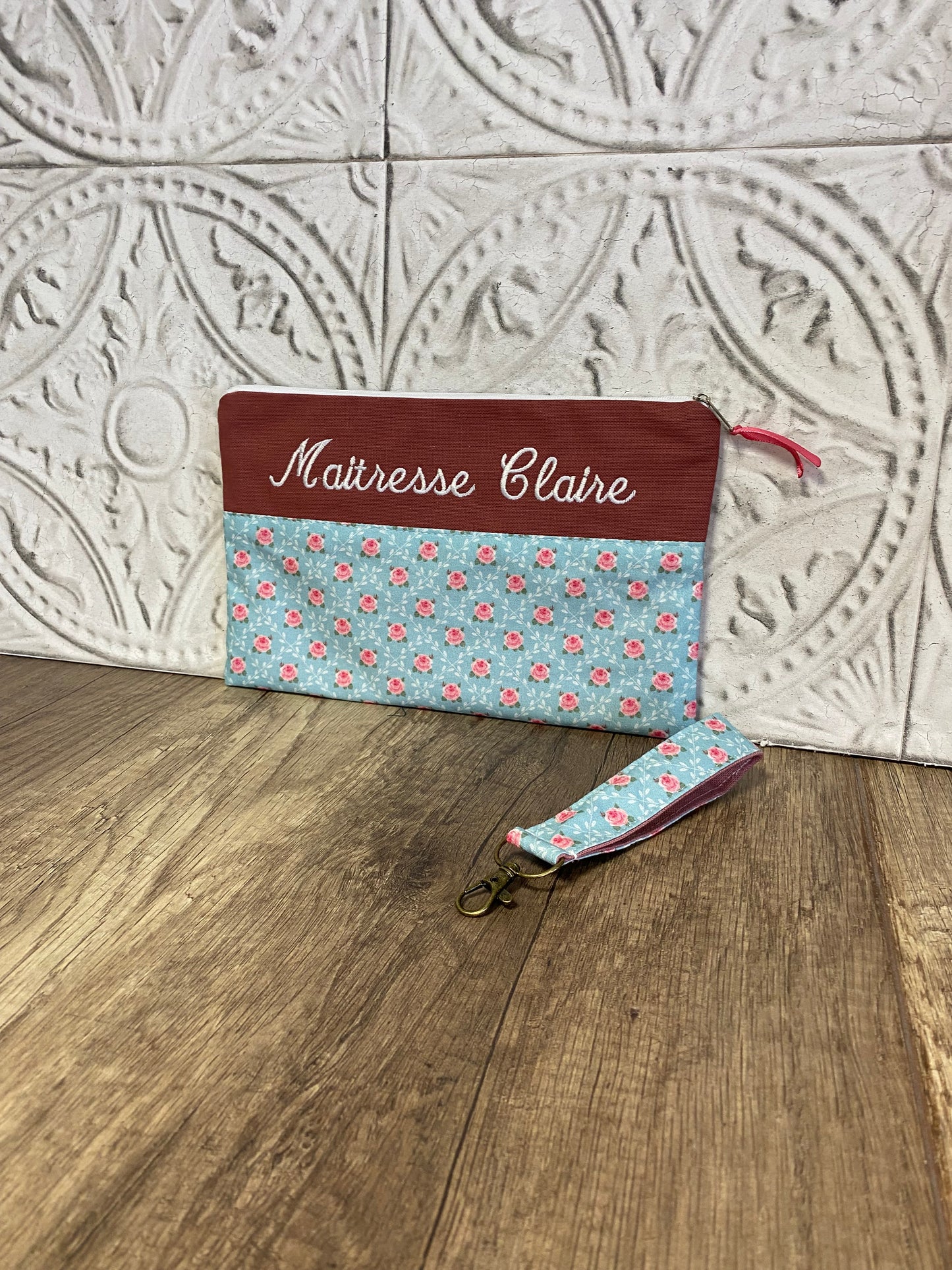 LOT Cadeau PERSONNALISÉ  :  Pochette brodée + Porte-clé assorti