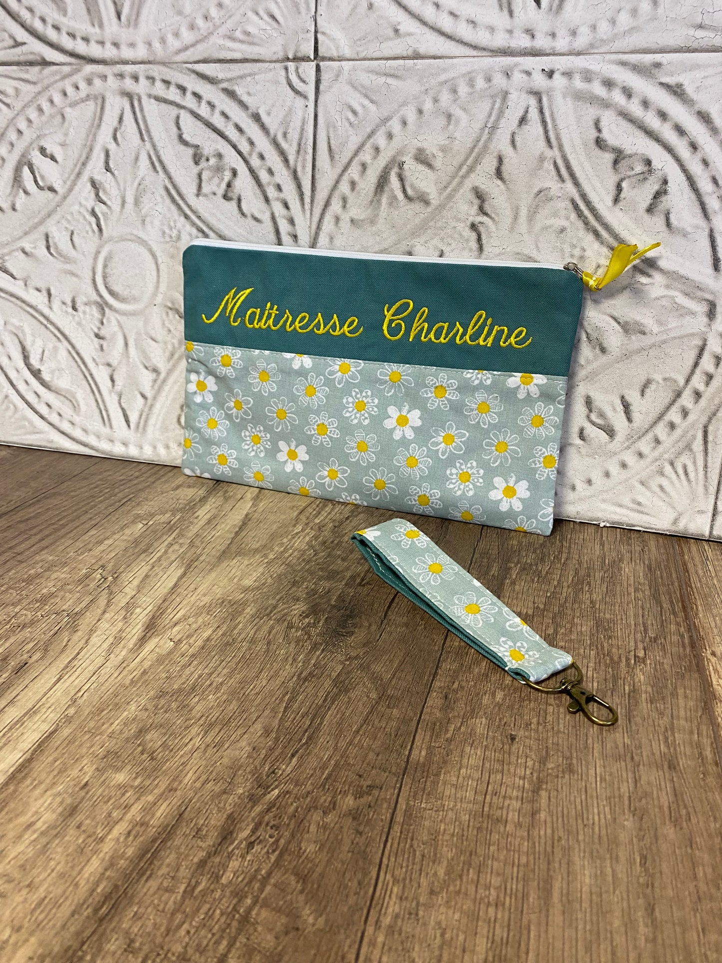 LOT Cadeau PERSONNALISÉ  :  Pochette brodée + Porte-clé assorti