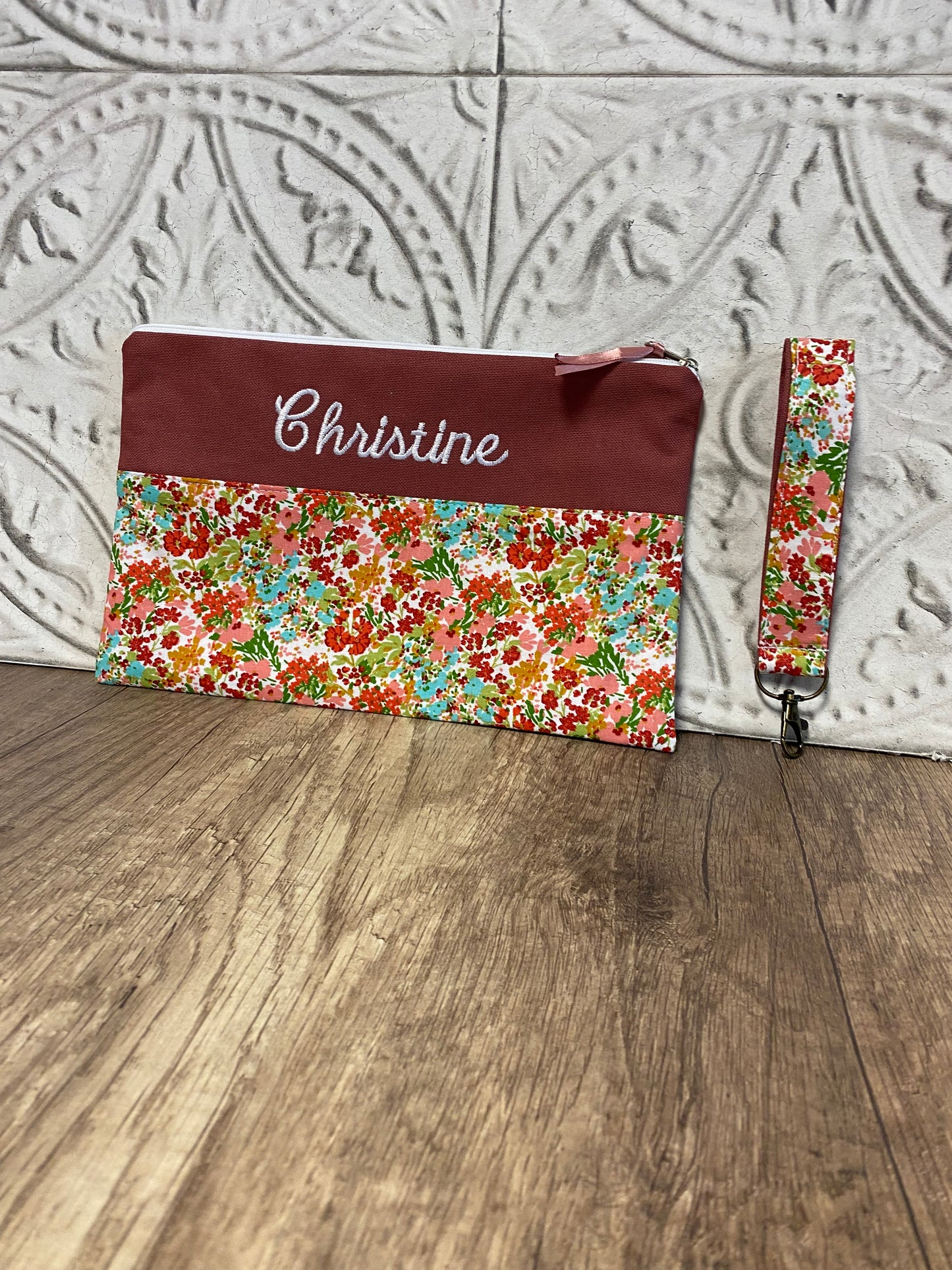 LOT Cadeau PERSONNALISÉ  :  Pochette brodée + Porte-clé assorti
